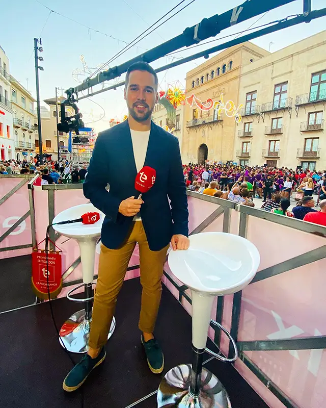 Salvador Campello with the TeleElx newsroom team
