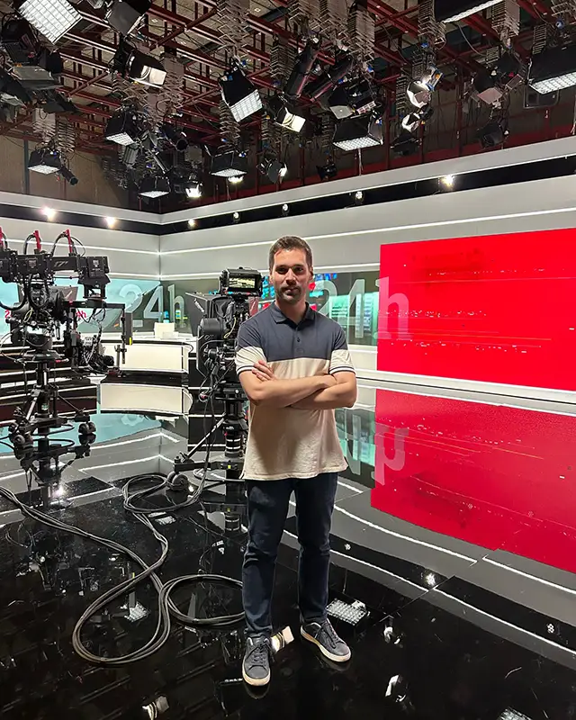 Salvador Campello in front of the cameras during a recording