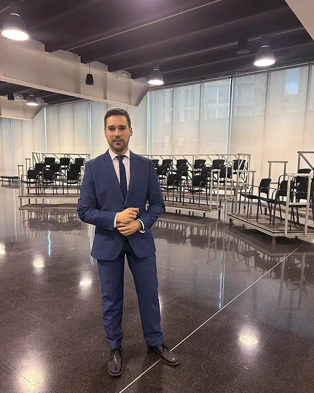 Salvador Campello at the TELENIT news desk